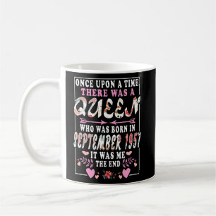Eine Königin, die im September 1957 zum Geburtstag Kaffeetasse