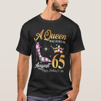 Eine Königin war im August 65 glücklich zum Geburt T-Shirt
