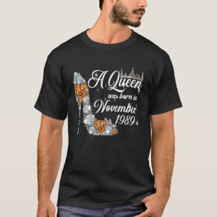 Eine Königin wurde im November 1989 am 32. Geburts T-Shirt