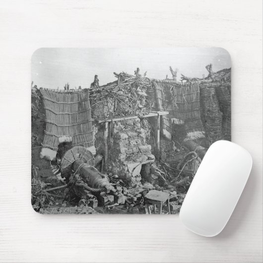 Eine Körperverletzung des Gewehr-zwei während des Mousepad (Mit Mouse)
