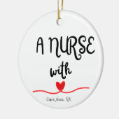 Eine Krankenschwester mit Herz-Keramik Zirkel Orna Keramik Ornament (Links)