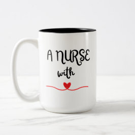 Eine Krankenschwester mit Herz-Tasse Zweifarbige Tasse