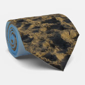 Eine Krawatte am Kakaostrand (Gerollt)