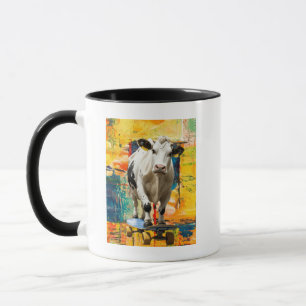 Eine Kuh, die vor einem gemalten Hintergrund skate Tasse