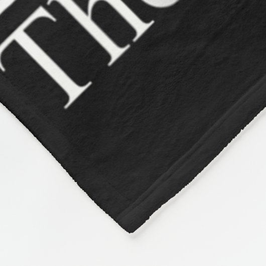 Eine Kuh, ein Schwein und ein Hühnchen wandern in Fleecedecke (Ecke)