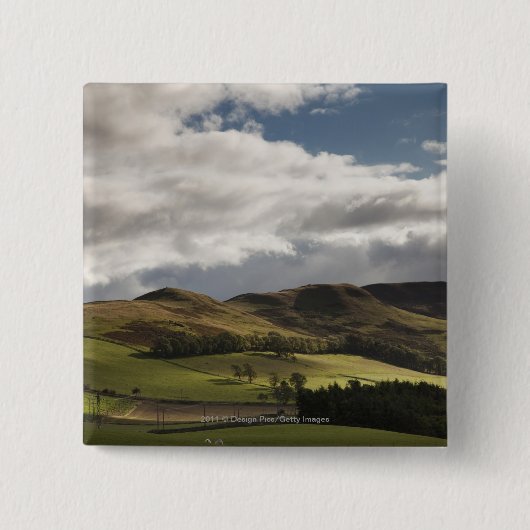 Eine Landschaft mit Rolling Hills und Wolken Button (Vorderseite)