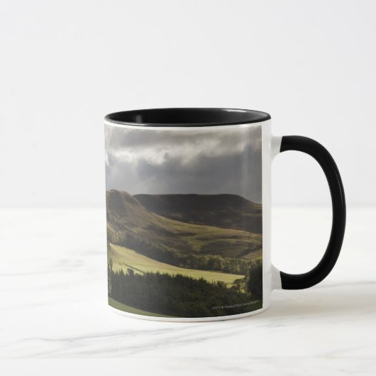 Eine Landschaft mit Rolling Hills und Wolken Tasse (Rechts)