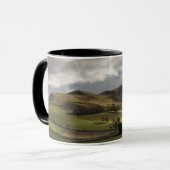 Eine Landschaft mit Rolling Hills und Wolken Tasse (Vorderseite Links)
