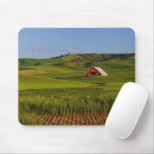 Eine landschaftliche Ansicht einer Scheune in Mousepad (Mit Mouse)