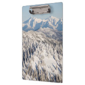 Eine landschaftliche Ansicht von Snowybergen und Klemmbrett (Links)