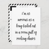 eine lange Katze in einem Raum voller Schaukelstüh Postkarte (Vorne/Hinten)