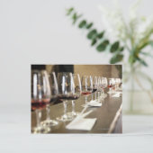 Eine lange Reihe der Weingläser gründete so ein Postkarte (Stehend Vorderseite)