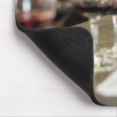 Eine lange Reihe Weingläser Set so groß Mousepad (Ecke)
