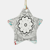 Eine lebendige afrikanische Kultur: Eine rosa und Keramikornament (Rechts)