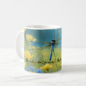 Eine lebendige Libelle mit einer blauen Libelle-Ta Kaffeetasse (Vorderseite Links)