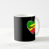 Eine Liebe Herz jamaikanische Flagge Kaffeetasse (VorderseiteRechts)