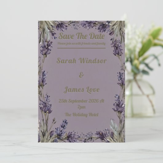 Eine Liebe in Bloom Lavender Wedding Einladung (Stehend Vorderseite)