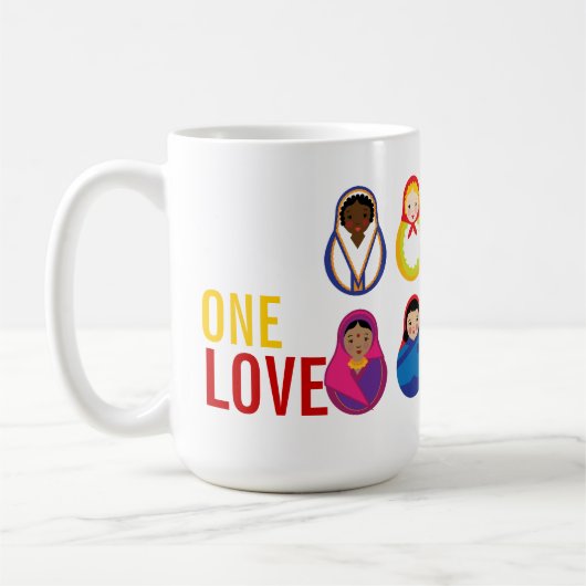 Eine Liebe Matroyshka internationale Kaffeetasse (Links)