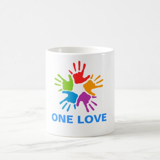 Eine Liebe Rainbow Hands Klassische Tasse (Mittel)
