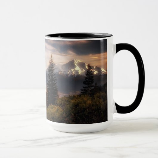 Eine Lieblingsansicht von Mt. Shasta und schwarzer Tasse (Rechts)