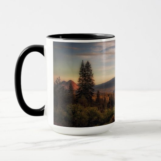 Eine Lieblingsansicht von Mt. Shasta und schwarzer Tasse (Links)