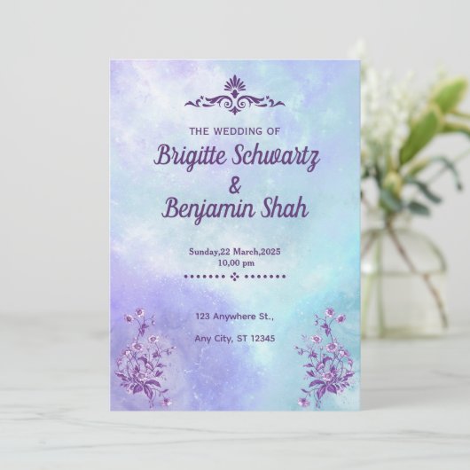 Eine lila, blaue ästhetische Hochzeitseinladung Einladung (Stehend Vorderseite)