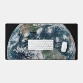 Eine lose Kette tropischer Wirbelstürme Schreibtischunterlage (Tastatur & Maus)