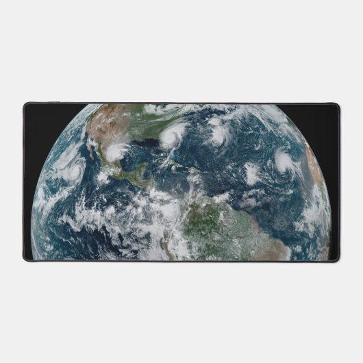 Eine lose Kette tropischer Wirbelstürme Schreibtischunterlage (Vorderseite)