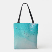 Eine Luftansicht der Surfer, die für eine Welle im Tasche (Rückseite)