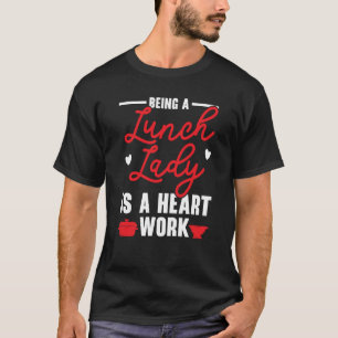 Eine Lunch-Lady zu sein, ist eine Herzensarbeit -  T-Shirt
