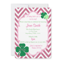 Eine lustige kleine irische Kinderdusche lädt ein