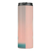 Eine lustige kleine Puppe auf einer Wolke Thermosbecher (Rückseite)