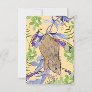 Eine lustige Maus in einem Dickicht von Blume. Dankeskarte