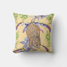 Eine lustige Maus in einem Dickicht von Blume. Kissen