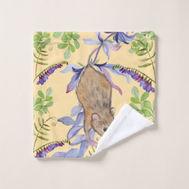 Eine lustige Maus in einem Dickicht von Blume. Waschlappen