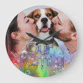 Eine lustige Regenbogenblase, die Ihr eigenes Bild Große Wanduhr (Vorderseite)