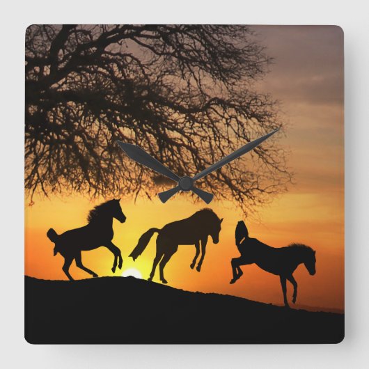 Eine lustige und skurrile Pferdeklemme Quadratische Wanduhr (Vorderseite)