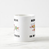 Eine Mama zu sein ist in meinen Genen (DNA-Replika Kaffeetasse (Mittel)