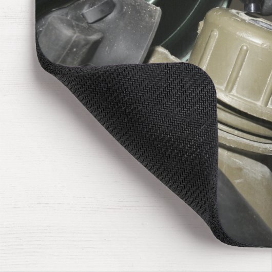 Eine Marine fügt einen Trinkschlauch in seinen Kan Mousepad (Ecke)