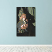 Eine Marine lädt leere Munition Leinwanddruck (Insitu (Holzboden))