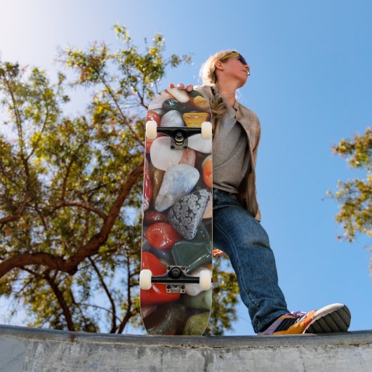 eine Menge schön gefärbter Steine Skateboard (Außen 1)