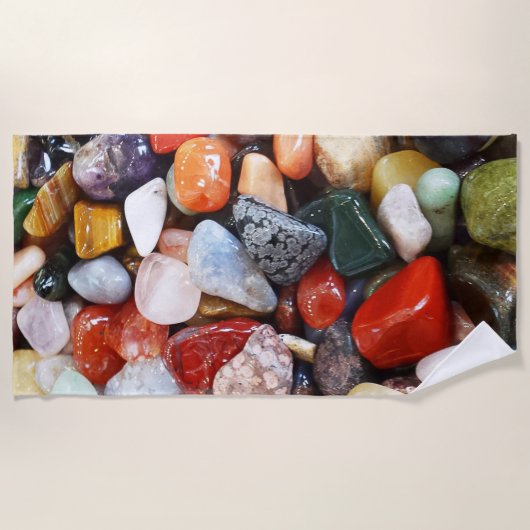 eine Menge schön gefärbter Steine Strandtuch (Vorderseite)
