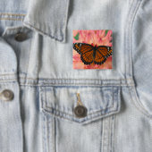 Eine Mimik des Monarchschmetterlings Button (Beispiel)