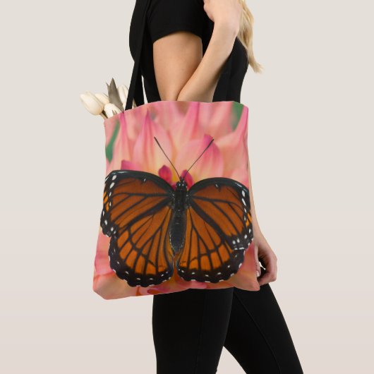 Eine Mimik des Monarchschmetterlings Tasche (Von Nahem)