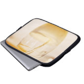 Eine mit Gosset gefüllte Champagnerflöte Laptopschutzhülle (Vorne Knopf)