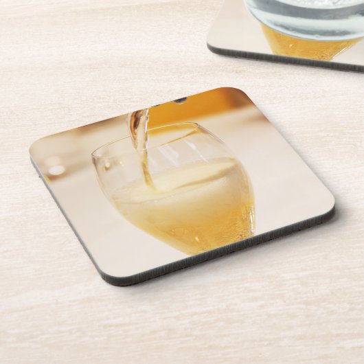 Eine mit Gosset gefüllte Champagnerflöte Untersetzer (Linke Seite)