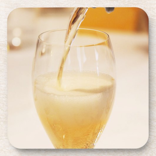 Eine mit Gosset gefüllte Champagnerflöte Untersetzer (Vorderseite)