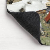 Eine Mujahadeen-Garde geht mit dem US-Militärkomma Mousepad (Ecke)