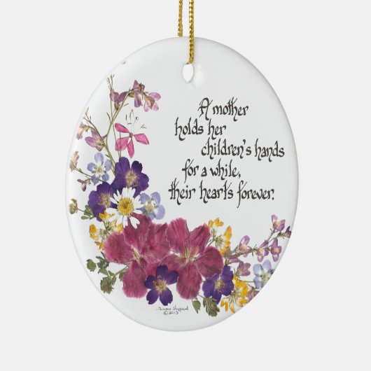 Eine Mutter hält das Herz eines Kindes Keramik Ornament (Rechts)