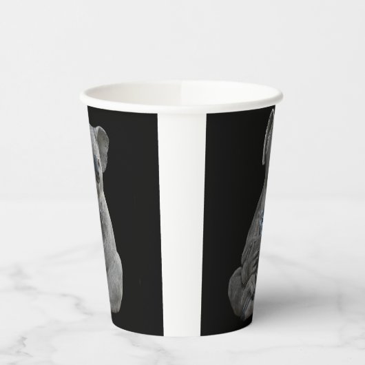 Eine Mutter verkneifen Pappbecher (Links)